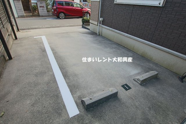 マックリーンコート相模の駐車場
