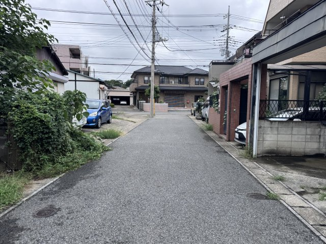 柏市伊勢原１丁目中古戸建の前面道路含む現地写真|北西側前面道路・幅員約5ｍ