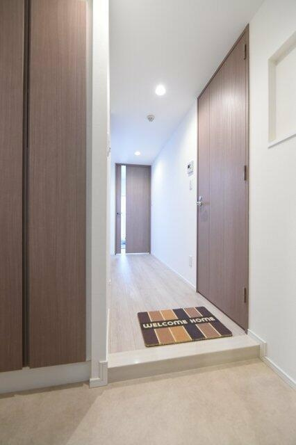 Ｌｉｖｅ　Ｃａｓａ両国Ⅱの玄関|※家具小物はイメージです