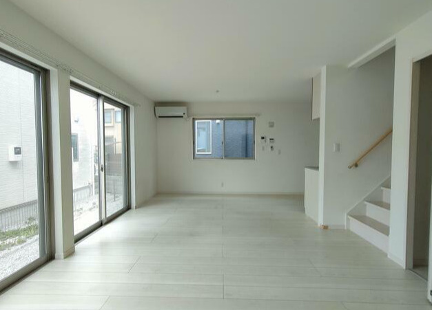府中市南町３丁目の一戸建ての居間・リビング