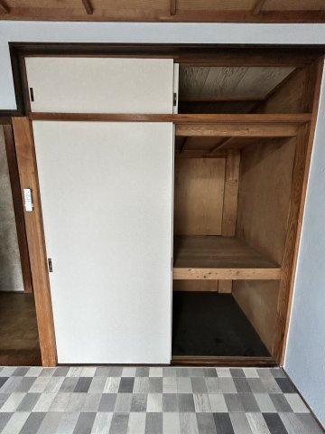 本町２丁目貸家の収納
