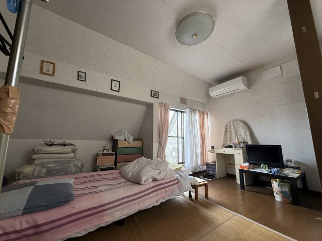 豊中市夕日丘二丁目戸建の洋室|３階洋室！