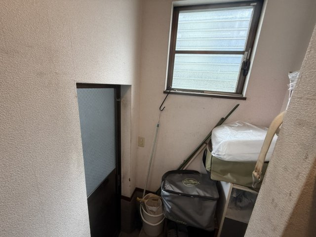 豊中市夕日丘二丁目戸建のその他|１階納戸東側から車庫に出入りできます！