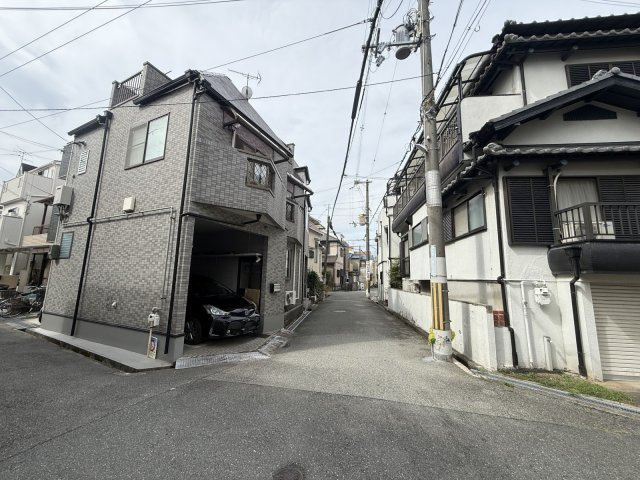 豊中市夕日丘二丁目戸建の前面道路含む現地写真|北側前面道路です！東側から撮影!
