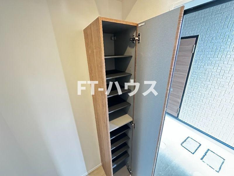 クレストコート八千代台の玄関