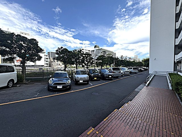 マンションニュー清澄の駐車場