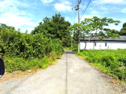 高島市マキノ町新保中古戸建の前面道路含む現地写真