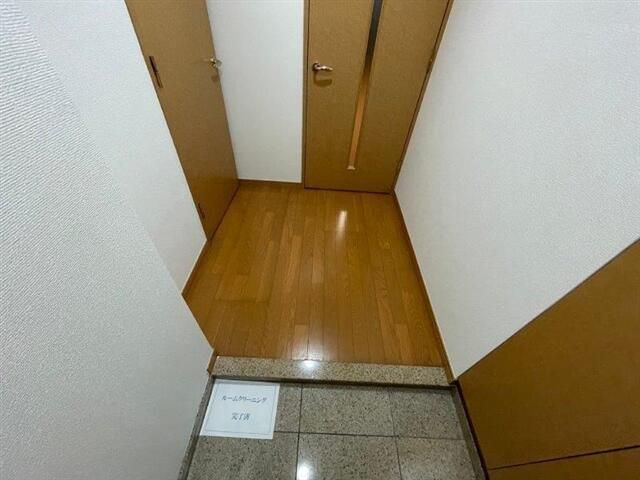 ルーブル早稲田弐番館の玄関