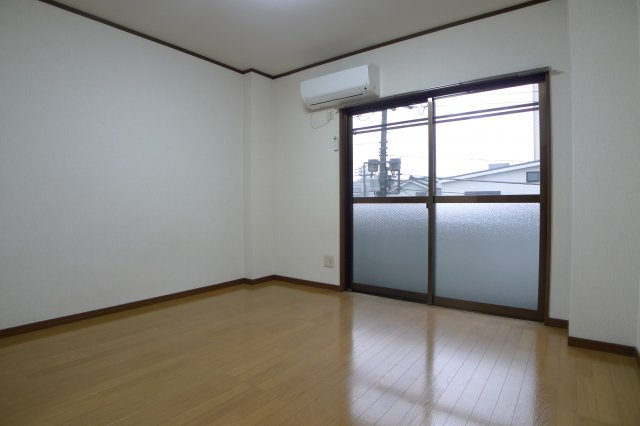 使い勝手のいい洋室です