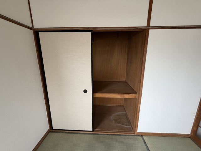 東豊ハイツ南七松の収納