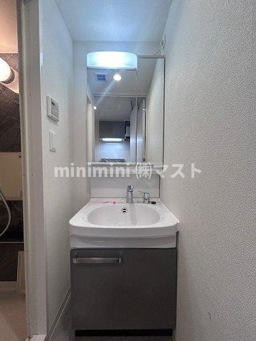 大阪市此花区西九条１丁目の賃貸マンションの洗面所