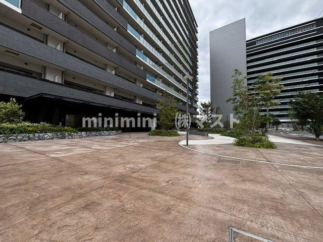 大阪市此花区春日出南３丁目の賃貸マンションのエントランス
