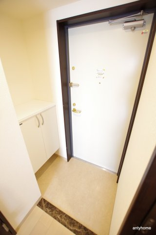 comforespa新大阪　仲介手数料無料の玄関