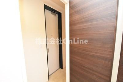 八尾市南本町６丁目のアパートの玄関