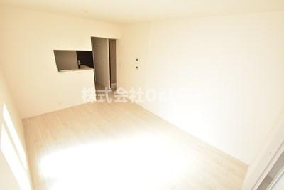 八尾市南本町６丁目のアパートの洋室