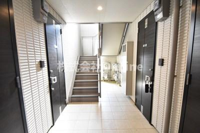 八尾市南本町６丁目のアパートのロビー