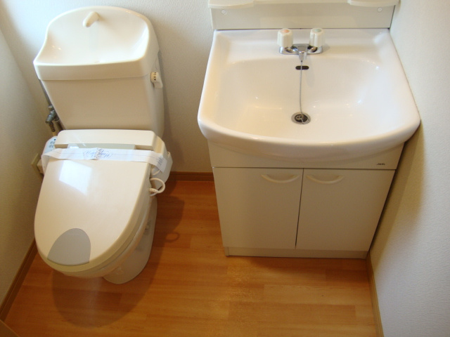 テラス・デュオ一番館のトイレ|シンプルで使いやすいトイレです
