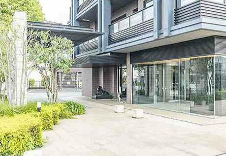 ライオンズ三鷹台　欅テラスのエントランス