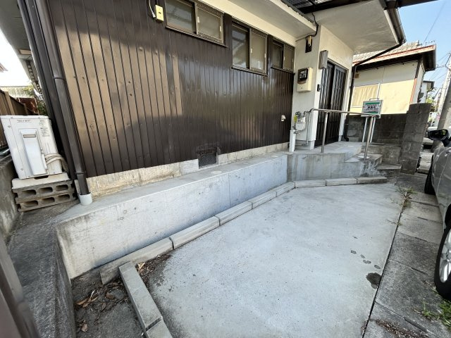 別所町朝日ヶ丘戸建の駐車場