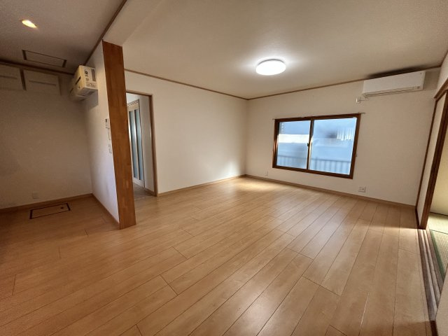 別所町朝日ヶ丘戸建の居間・リビング