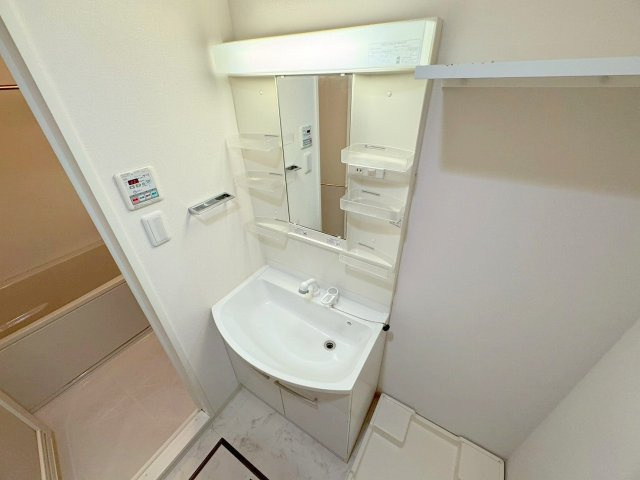 レジディア新大阪の独立洗面台