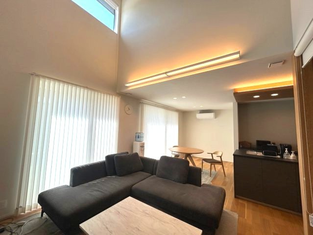 中古戸建　千曲市大字屋代の居間・リビング