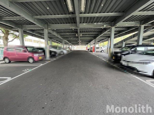 泉北茶山台２丁３番１号棟の駐車場