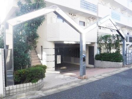 日神パレステージ本駒込のエントランス