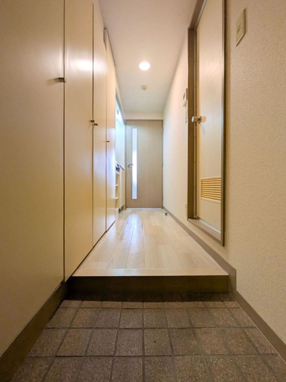 【玄関】白楽六恵館 