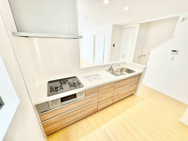 尾張旭市旭前町２期のキッチン|上等な設備を備えたキッチン空間。上品な暮らしに寄り添う、格別なこだわりの詰まった空間です。									
									