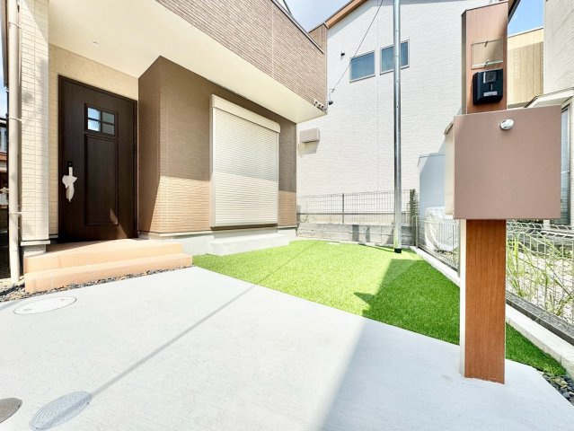 尾張旭市旭前町２期の外観|落ち着いた色合いと上品な質感の外観は、家族の成長とともに永く愛せるデザインを実現しています。									
									