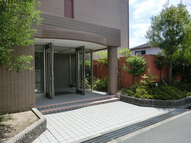 リーブ平田のエントランス