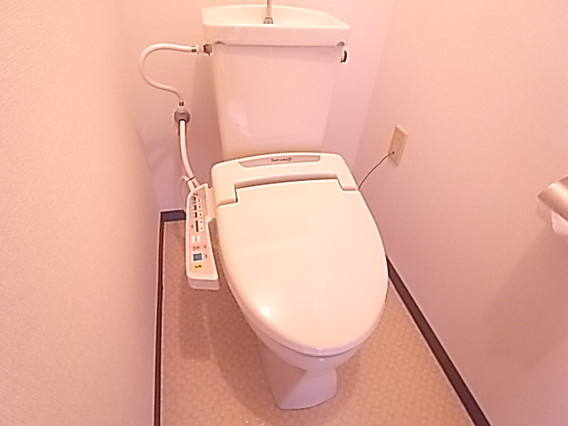 白い小さなＭａｎｓｉｏｎ六甲のトイレ