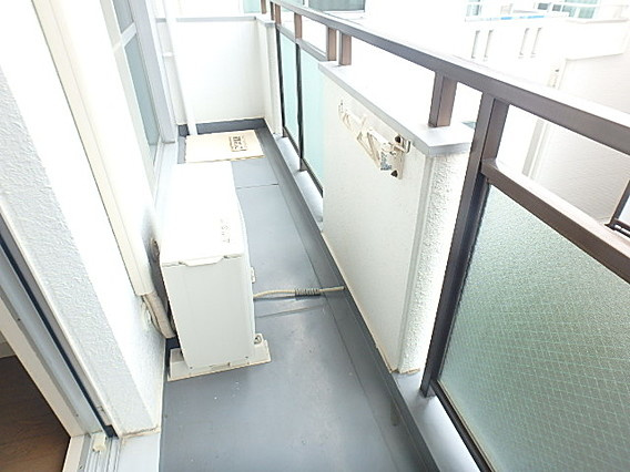 白い小さなＭａｎｓｉｏｎ六甲のバルコニー