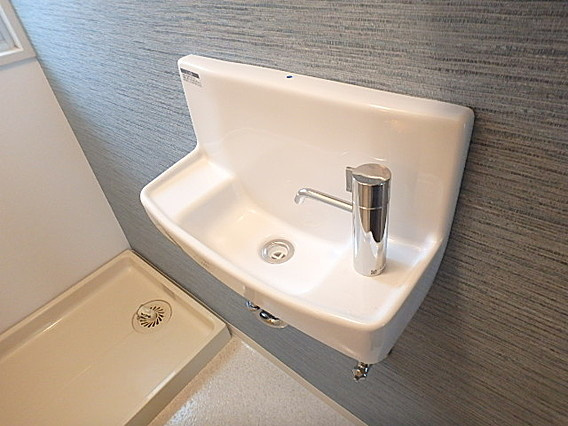 白い小さなＭａｎｓｉｏｎ六甲の洗面所