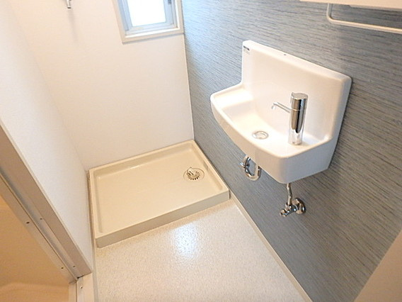 白い小さなＭａｎｓｉｏｎ六甲の洗面所
