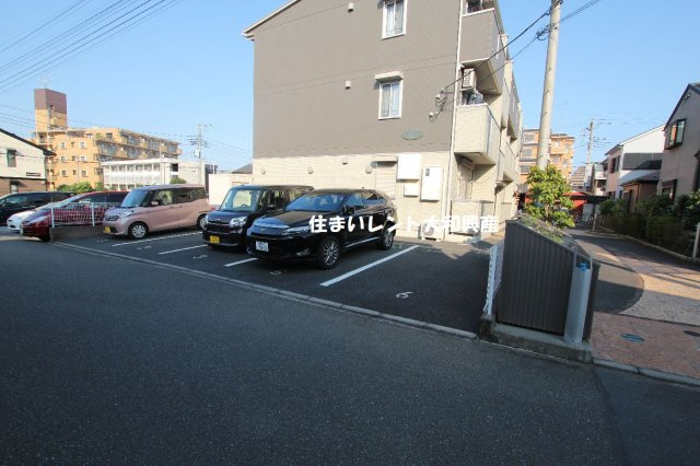 メゾンドソレーユHiguchiの駐車場