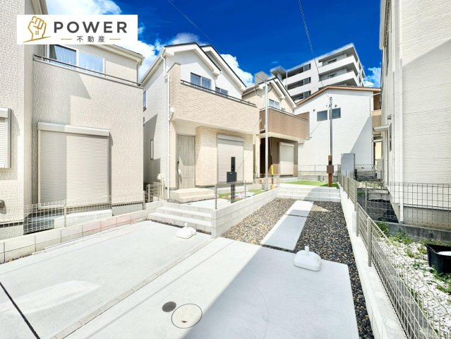 尾張旭市旭前町２期の外観|落ち着いた色合いと上品な質感の外観は、家族の成長とともに永く愛せるデザインを実現しています。									
									