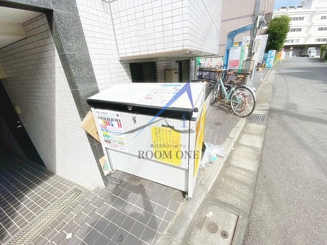グランドティアラ江古田のその他共用部分|敷地内ゴミ置き場です。