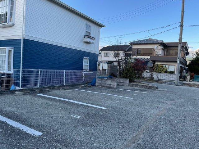 コンフォルト芝町の駐車場