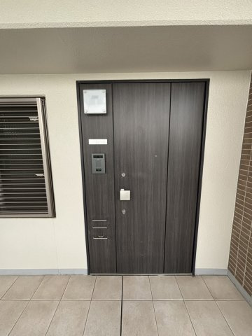 グランアッシュ甲陽園コリーヌドゥサンスの玄関