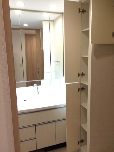 大阪市北区万歳町のマンションの独立洗面台