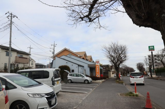 Kroneの駐車場|守谷 松ヶ丘郵便局
