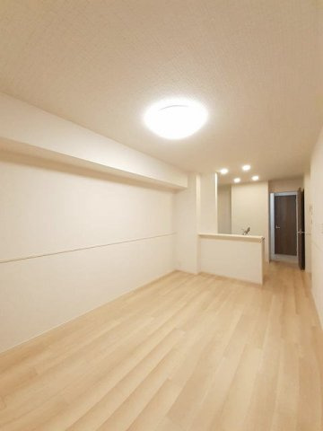 御船レジデンスⅠの居間・リビング|こちらのリビングで趣味の時間をお楽しみください
