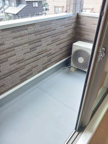 アクティブ南高江のバルコニー|外からの目が気にならないバルコニーで洗濯物が干せます