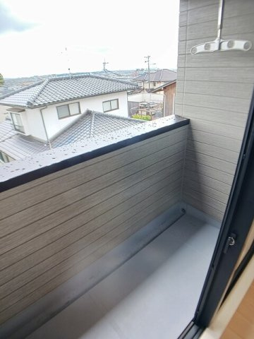 ヒルクレアＥＡＳＴのバルコニー|暖かな日差しのふりそそぐバルコニー