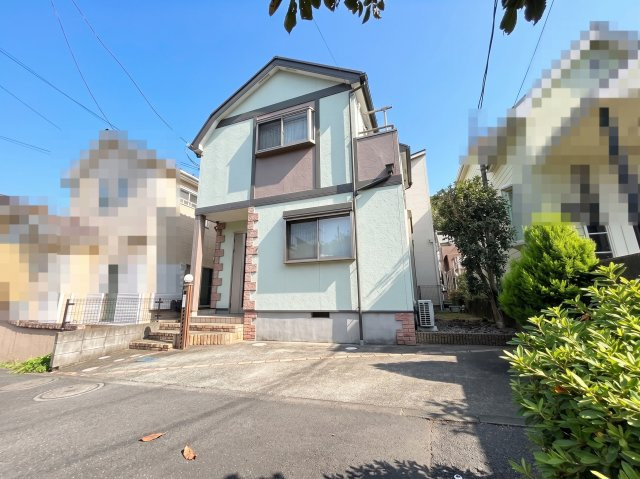 建物内外とても綺麗でコンディション良好です！多摩中央公園へも近く、一旦歩道は歩きますが、遊歩道にも近いです！