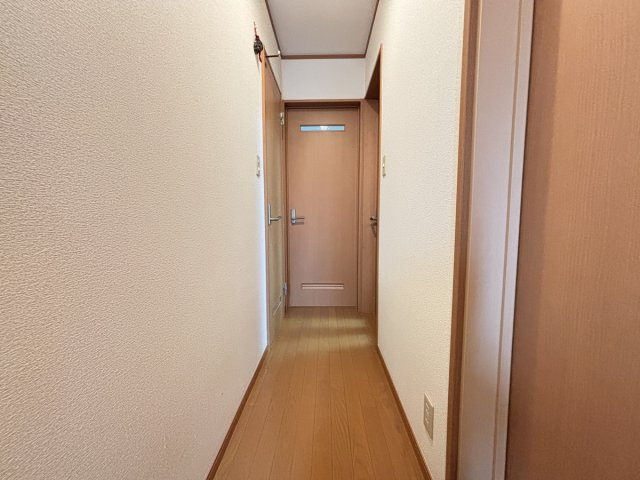 平成１６年築ですが、綺麗にお住まい頂けている為、床材やクロス、建具のコンディションも良好です！