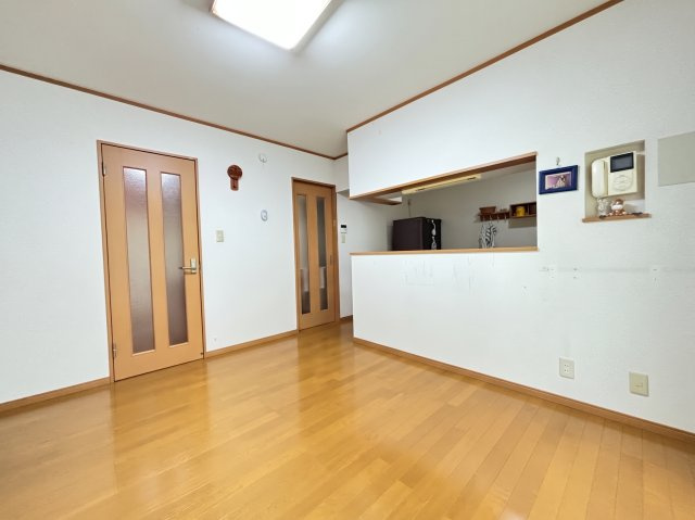 出入り口は２箇所で廊下と洗面室にアクセス可！生活導線良好な間取りです！
※画像はAIによる一部家具等の消去加工をしています。現況と異なる場合があります。