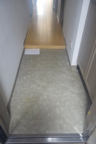 ライオンズガーデンヒルズ白山の玄関